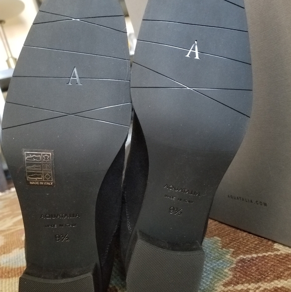 New in Box Aquatalia Luciana Stretch Suede Boots - Picture 4 of 8
